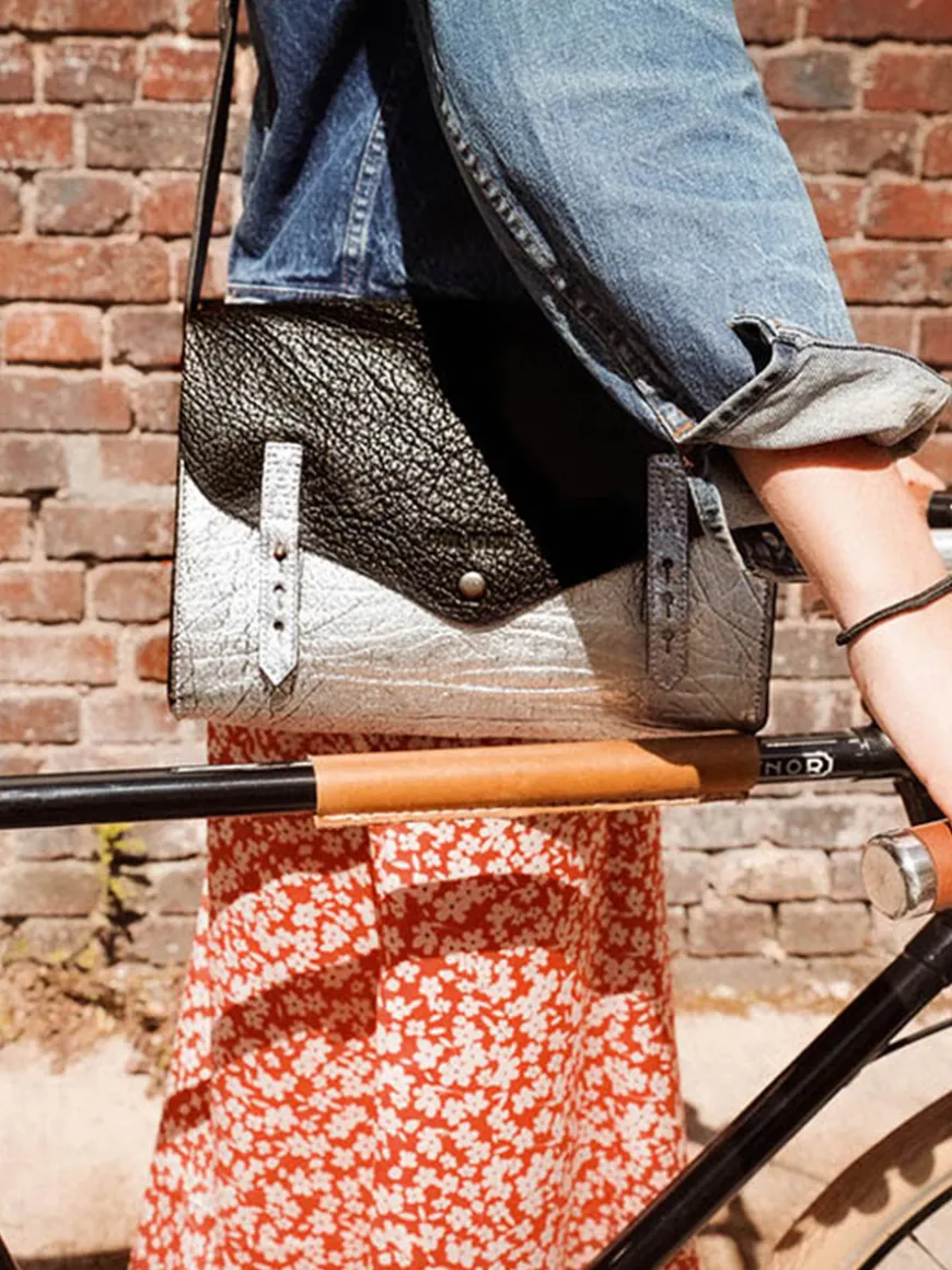 L'Indispensable - Silver / Black
