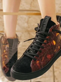 PM001 - Caiman Varnished Amber