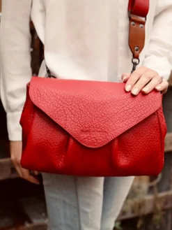Suzon M - Carmine Red